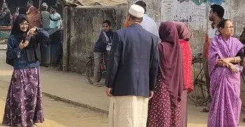 আজ নিজেকে বড় মনে হচ্ছে: প্রথম ভোট দিয়ে তরুণী