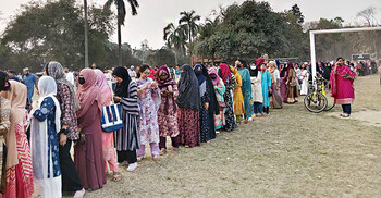 শিবিরের ইফতারে উপচেপড়া ভিড়, খাবার পায়নি শত শত শিক্ষার্থী