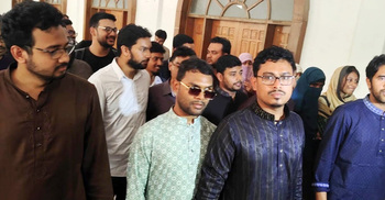 মনোনয়ন ফরম সংগ্রহ করতে সিনেটে শিবিরের নেতাকর্মীরা