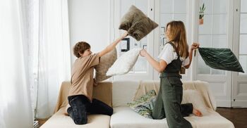 ভাইবোনের সম্পর্ক মজবুত রাখতে মেনে চলুন ৫ টিপস