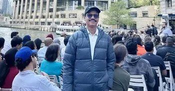 শিকাগো নদীর বুকে বিভিন্ন দেশের মানুষের সঙ্গে ভ্রমণ