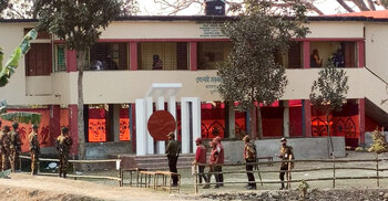 সিরাজগঞ্জে কেন্দ্রে সন্তান প্রসব করলেন নারী