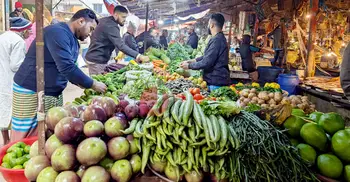 সবজিতে স্বস্তি, রোজার আগে বাড়ছে চিনির দাম