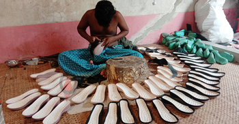 লাভ করতে পারছেন না জুতা কারখানার মালিকরা