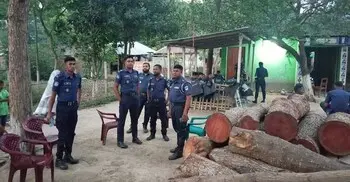 কুষ্টিয়ায় বাউল শিল্পী শফি মণ্ডলের বাড়িতে পুলিশ মোতায়েন