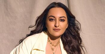 অনুমতি ছাড়া ছবি ব্যবহারে বেজায় চটেছেন সোনাক্ষী