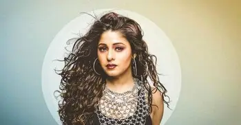 মঞ্চে কান্নায় ভেঙে পড়লেন সুনিধি, কারণ কী?