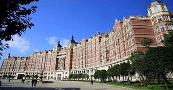 হারাও ফুলের মেলায়, ভাসো প্রেমে: চীনা বিশ্ববিদ্যালয়ের অভিনব পরামর্শ