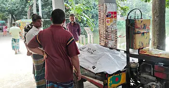 নাম ধরে ডাকাডাকি, দরজা খুলতেই ঘরে ঢুকে ‘ডাকাতির পর’ ব্যবসায়ীকে হত্যা