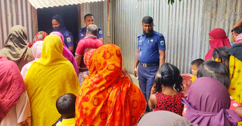 মেঝেতে স্ত্রী, আড়ায় ঝুলছিল স্বামীর মরদেহ