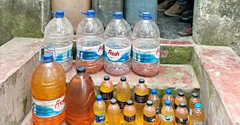 মুদি ব্যবসায়ীর খাটের নিচে মিললো পেট্রল