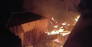 সিরাজগঞ্জে আগুনে পুড়লো ফার্নিচারের ৫ দোকান