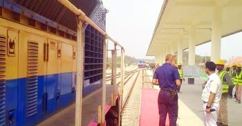 ফের একই লাইনে দুই ট্রেন, অল্পের জন্য রক্ষা