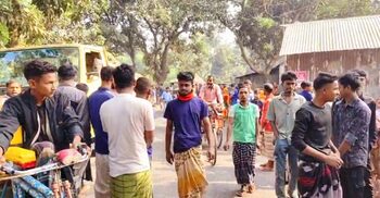 স্কুলে যাওয়ার পথে সড়কে প্রাণ গেলো শিক্ষিকার