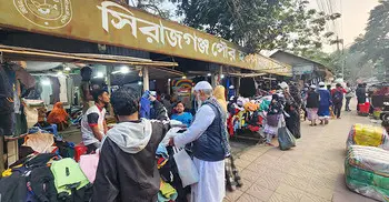 সিরাজগঞ্জে তীব্র শীতে কদর বেড়েছে গরম কাপড়ের