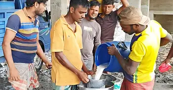 দুধে ডুবছে খামারিদের স্বপ্ন