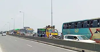 যমুনা সেতুর ওপর ৩ গাড়ির সংঘর্ষ, ঘণ্টাব্যাপী যানজট
