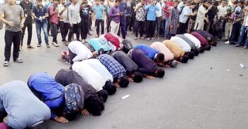 হাসিনার মৃত্যুদণ্ডের রায় শুনেই সেজদায় লুটিয়ে পড়লেন অনেকে