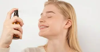 মেকআপ ও ত্বক দীর্ঘক্ষণ সতেজ রাখতে ঘরেই বানান সেটিং স্প্রে
