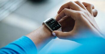 মেটার স্মার্টওয়াচে থাকবে ক্যামেরা