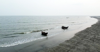সময় শেষ হলেও বরাদ্দের পুরো চাল না পেয়ে বিপাকে জেলেরা