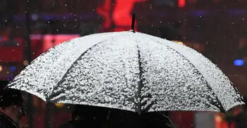 তুষারে ঢাকা পড়ছে পশ্চিম ইউরোপ, বাতিল হচ্ছে ফ্লাইট