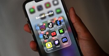 সামাজিক যোগাযোগমাধ্যমের ওপর কড়াকড়ি আরোপ করলো ভারত