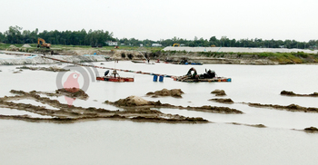 প্রকল্পের নামে ফসলি জমিতে বালু উত্তোলনের মহোৎসব
