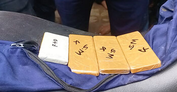 কোমরে জড়ানো কাপড়ের ব্যাগে মিললো ৪ কেজি সোনার বার