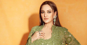 সোনাক্ষী জানালেন বিয়েতে পুরোনো শাড়ি পরার কারণ