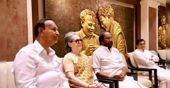 বুথফেরত জরিপ নিয়ে যা বললেন সোনিয়া গান্ধী