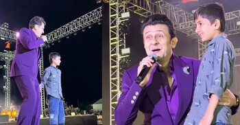 ৩০ হাজার মানুষের ভিড়ে হারানো শিশুকে গানের সুরে ফিরিয়ে দিলেন শিল্পী