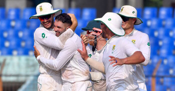 South Africa sweep Bangladesh series with crushing innings victory