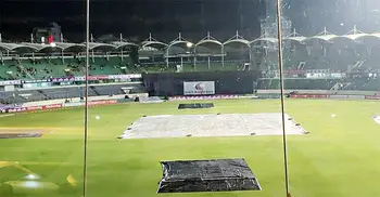 ৩২ ওভারে বাংলাদেশের লক্ষ্য ২৪৩ রান