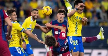 Felix bicycle kick earns Barcelona win at Cadiz