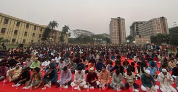 শেকৃবি শিবিরের উদ্যোগে মাদুর পেতে ইফতার