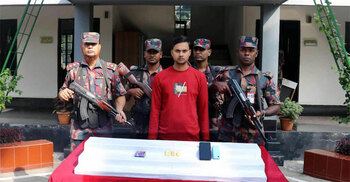 যশোরে ৩১৯ গ্রাম সোনার বারসহ পাচারকারী আটক