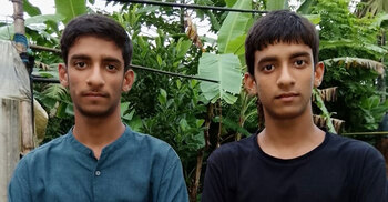 সব বিষয়ে একই গ্রেড পেলো যমজ দুই ভাই