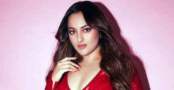 কত সম্পদের মালিক সোনাক্ষী সিনহা