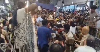 6 killed in India temple stampede