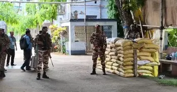 ইভিএম রাখা স্ট্রংরুম ঘিরে রেখেছে কেন্দ্রীয় বাহিনী