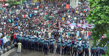 Students block Shahbagh seeking cancellation of govt jobs quota