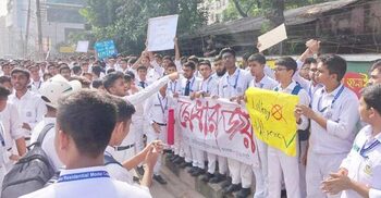 Residential Model college students end 2-hour road blockade