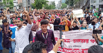 Students block Science Lab intersection
