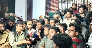 রাত ৯টার মধ্যে শাকসুর নিশ্চয়তা দিতে না পারলে পদত্যাগের আন্দোলন