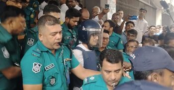 দেশটাকে পুড়িয়ে ফেলছে ওরা: ব্যারিস্টার সুমন