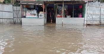 বন্যায় মোমবাতি ও শুকনা খাবারের আকাশছোঁয়া দাম