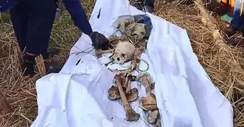 ডোম না থাকায় ধানক্ষেতে ছড়িয়ে থাকা কঙ্কাল কুড়ালেন ওসি