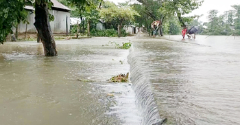 সুনামগঞ্জে বন্যা পরিস্থিতির উন্নতি, সংকট বিশুদ্ধ পানির