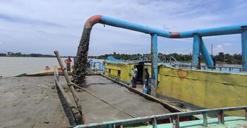 সরকারি প্রকল্পে মাটি লুট, হুমকিতে গ্রাম